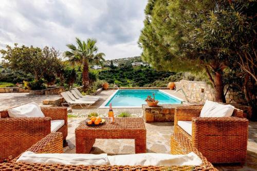 Luxury Villa In Agios Nikolaos With Private Pool