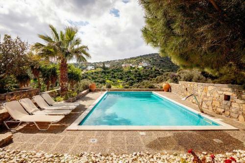 Luxury Villa In Agios Nikolaos With Private Pool