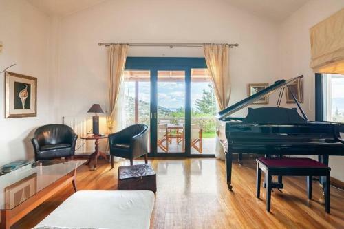 Luxury Villa In Agios Nikolaos With Private Pool