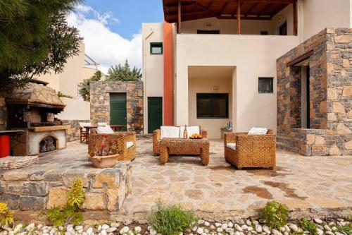 Luxury Villa In Agios Nikolaos With Private Pool