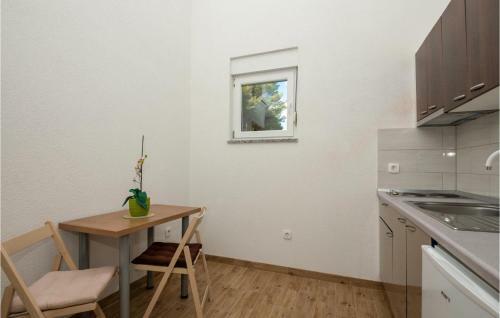 Awesome Apartment In Drvenik With