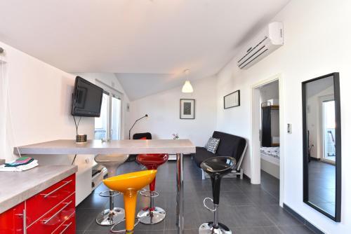 Apartments By The Sea 2152