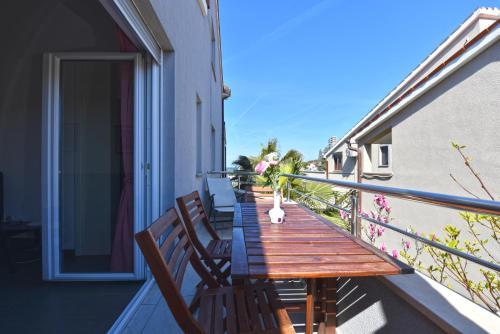 Apartments By The Sea 2152