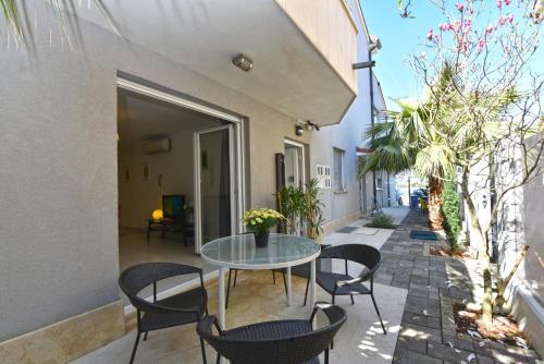 Apartments By The Sea 2152
