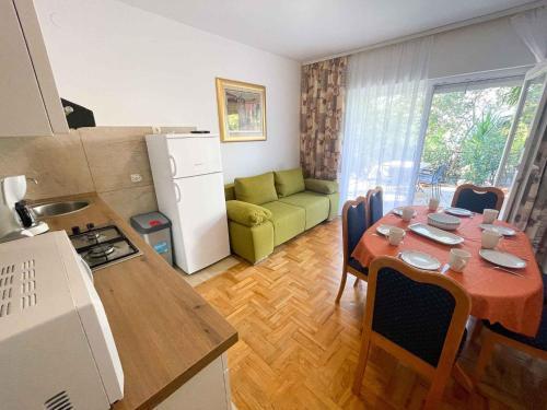 Apartment In Jadranovo 42074