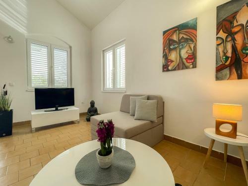 Spacious Apartment Amaros