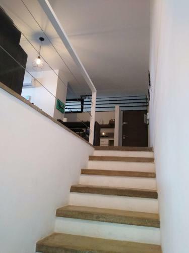 Apartamento Depto Duplex 1 Dormitorio Y Cochera, Cerca De Pie Del Cerro!