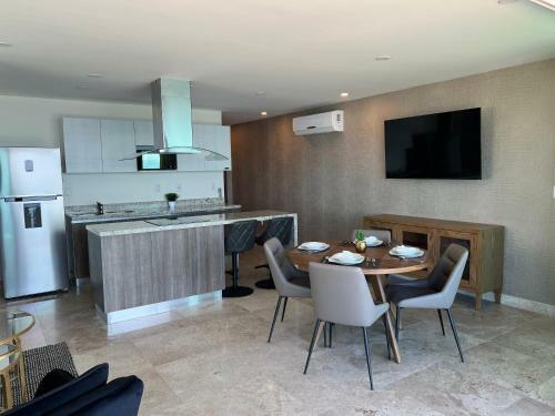 Apartamento Condo On Mazatlan Ocean Front Boardwalk ?malec�n?