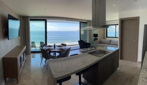 Apartamento Condo On Mazatlan Ocean Front Boardwalk ?malec�n?