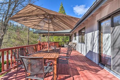 Rustic Groveland Home Private Hot Tub And Deck