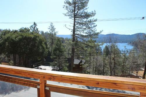 Lakeview Haus- Easy Access Modern Mountain Getaway