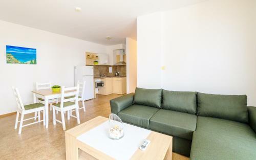 Robinson Beach Apartments