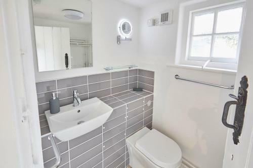 Host & Stay - Gardeners Cottage