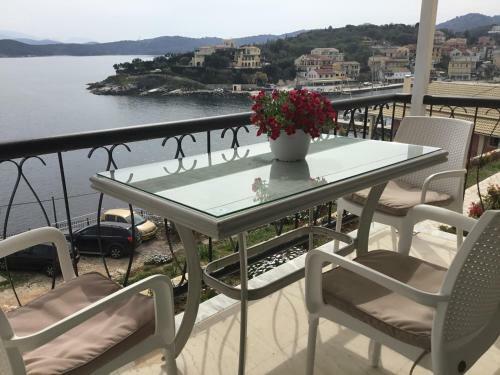 Corfu In Kassiopi's Castle Apartment By Sea Side