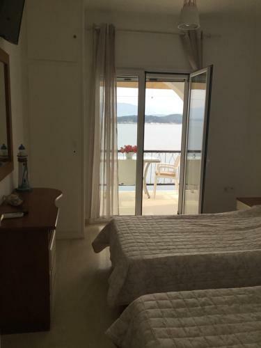Corfu In Kassiopi's Castle Apartment By Sea Side