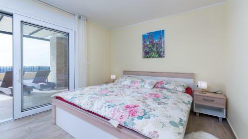 Villa Andreas Mateli?i With Beautiful Sea View