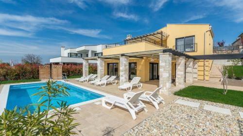 Villa Andreas Mateli?i With Beautiful Sea View