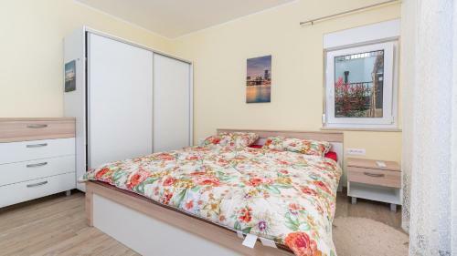 Villa Andreas Mateli?i With Beautiful Sea View