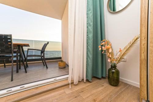 Blue Waves, Beachfront Modern Apartment