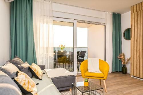 Blue Waves, Beachfront Modern Apartment
