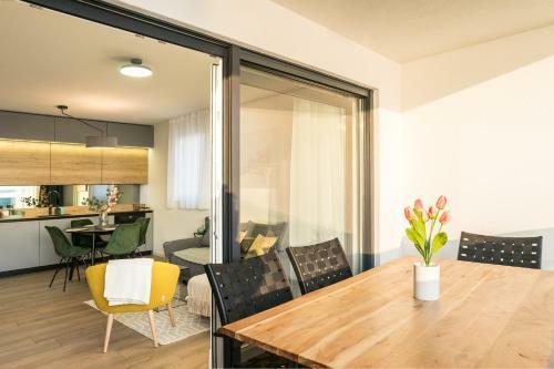 Blue Waves, Beachfront Modern Apartment