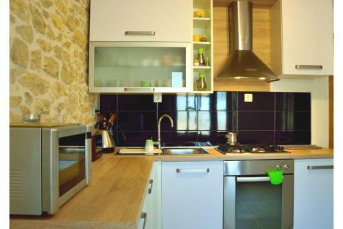 Apios Holiday Home