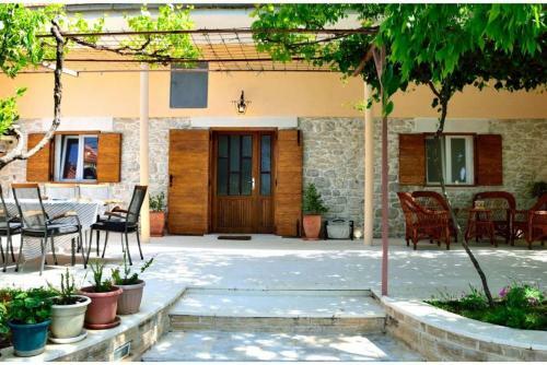 Apios Holiday Home