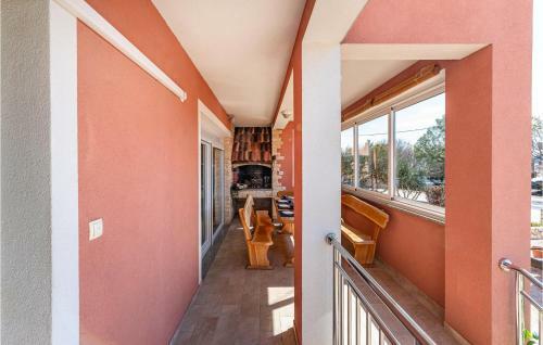 Beautiful Apartment In Posedarje With Wifi And 4 Bedrooms