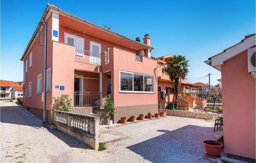 Beautiful Apartment In Posedarje With Wifi And 4 Bedrooms