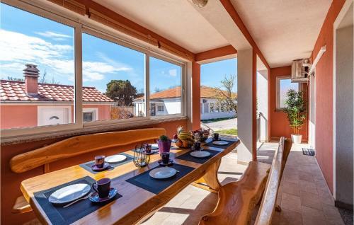 Beautiful Apartment In Posedarje With Wifi And 4 Bedrooms