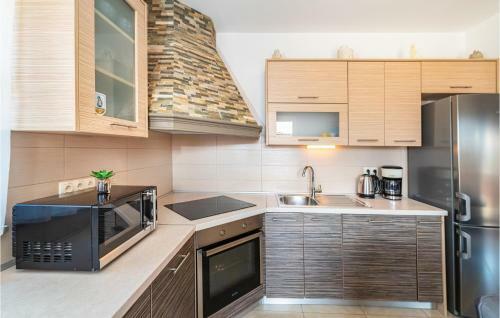 Beautiful Apartment In Posedarje With Wifi And 4 Bedrooms