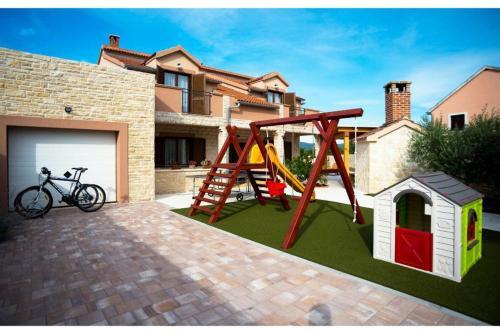 Leon Holiday Home
