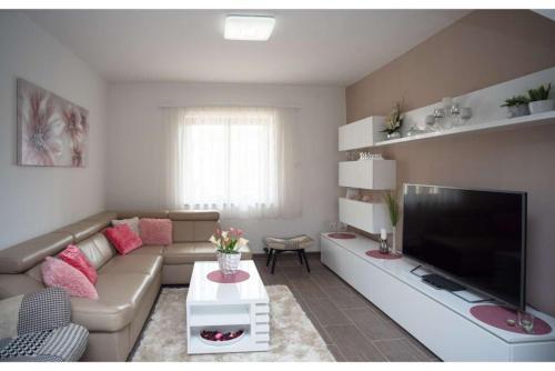 Leon Holiday Home