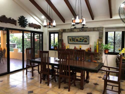 Bnr Tagaytay Guesthouse
