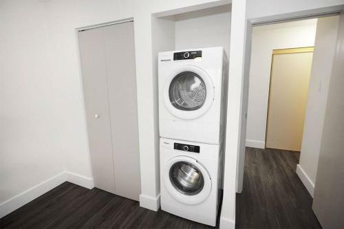 Apartamento Luxurious One-bedroom With In Suite Laundry And Parking!