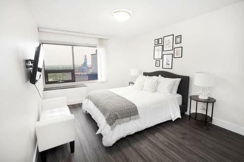 Apartamento Luxurious One-bedroom With In Suite Laundry And Parking!