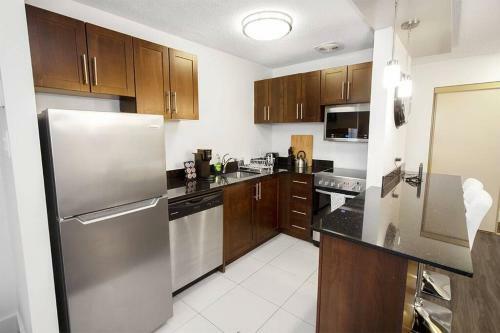 Apartamento Luxurious One-bedroom With In Suite Laundry And Parking!