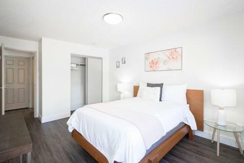 One Bedroom Unit With In Suite Laundry And Parking