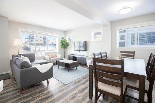 Bright & Modern 4bed 2bath Townhouse With Parking