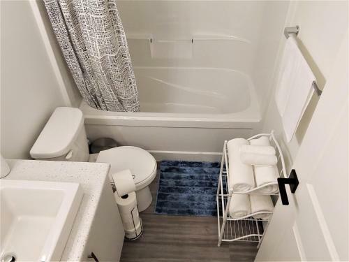 Apartamento Serene 2 Bedroom Condo With Balcony And Lakeview