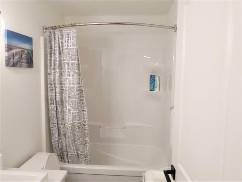 Apartamento Serene 2 Bedroom Condo With Balcony And Lakeview