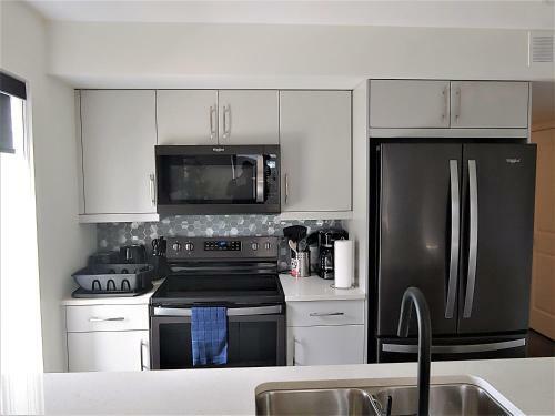 Apartamento Serene 2 Bedroom Condo With Balcony And Lakeview