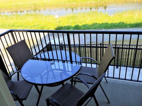 Apartamento Serene 2 Bedroom Condo With Balcony And Lakeview