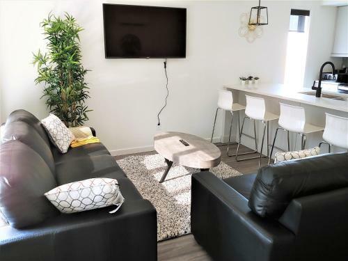 Apartamento Serene 2 Bedroom Condo With Balcony And Lakeview