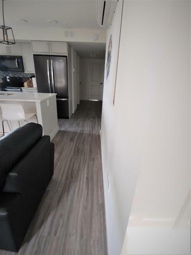 Apartamento Serene 2 Bedroom Condo With Balcony And Lakeview
