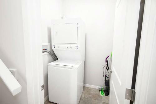 Luxurious 2 Bedroom Townhouse In South Winnipeg