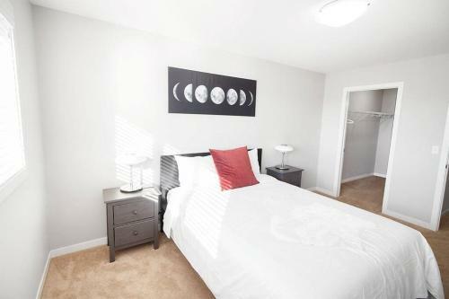 Luxurious 2 Bedroom Townhouse In South Winnipeg