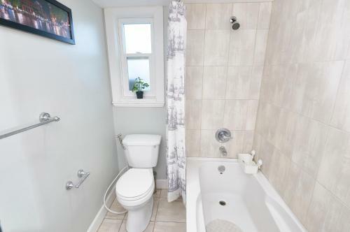 Executive 2 Bed 1 Bath Spacious & Centrally Located Suite.