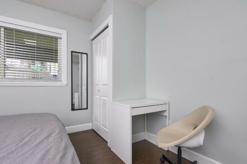Executive 2 Bed 1 Bath Spacious & Centrally Located Suite.