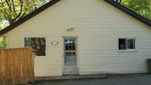 2 Bedroom Wasaga Beach Cottage 1